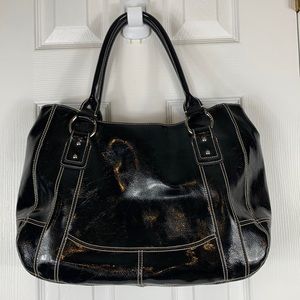Liz Claiborne black patten leather purse with tan lining. 1 zippered pocket